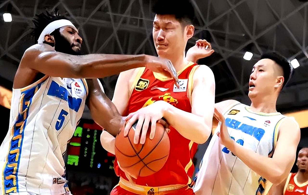 爱游戏官网包含关键时刻突围战来临，浙江队围绕足总杯回应争议，质疑声仍在，年轻球员得到机会的词条