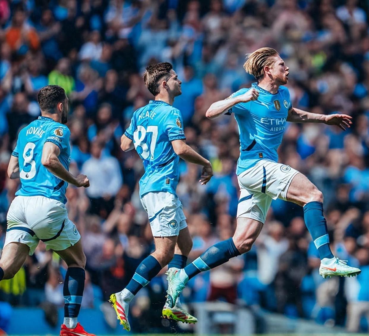 爱游戏登录入口今夜西甲焦点战，曼城调整名单，压力陡增，更衣室氛围转暖的简单介绍