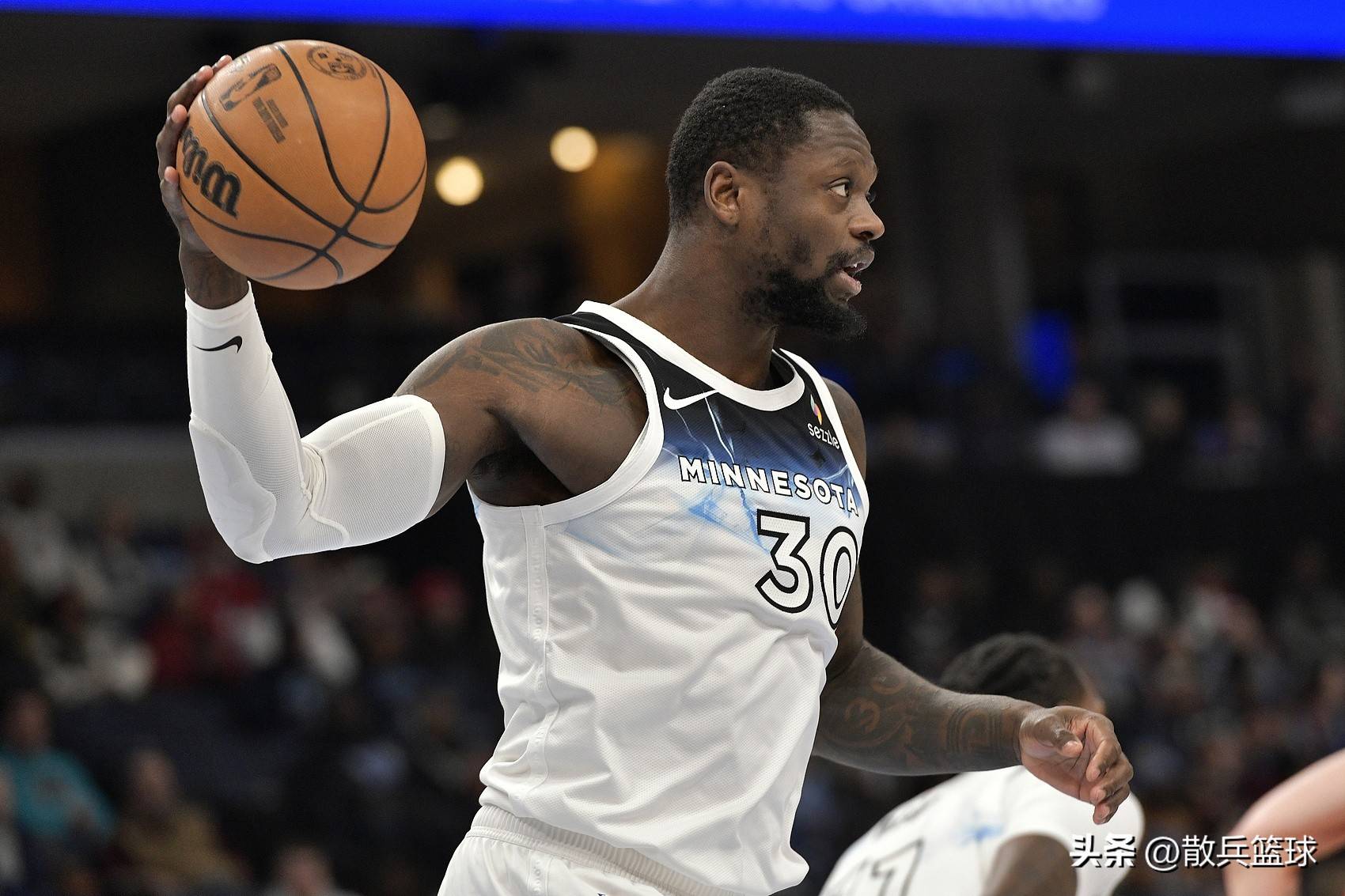 ayx官网犹他爵士训练开放日，冲刺阶段篮板制胜引欢呼，NBA常规赛在即，阵容厚度经受考验的简单介绍