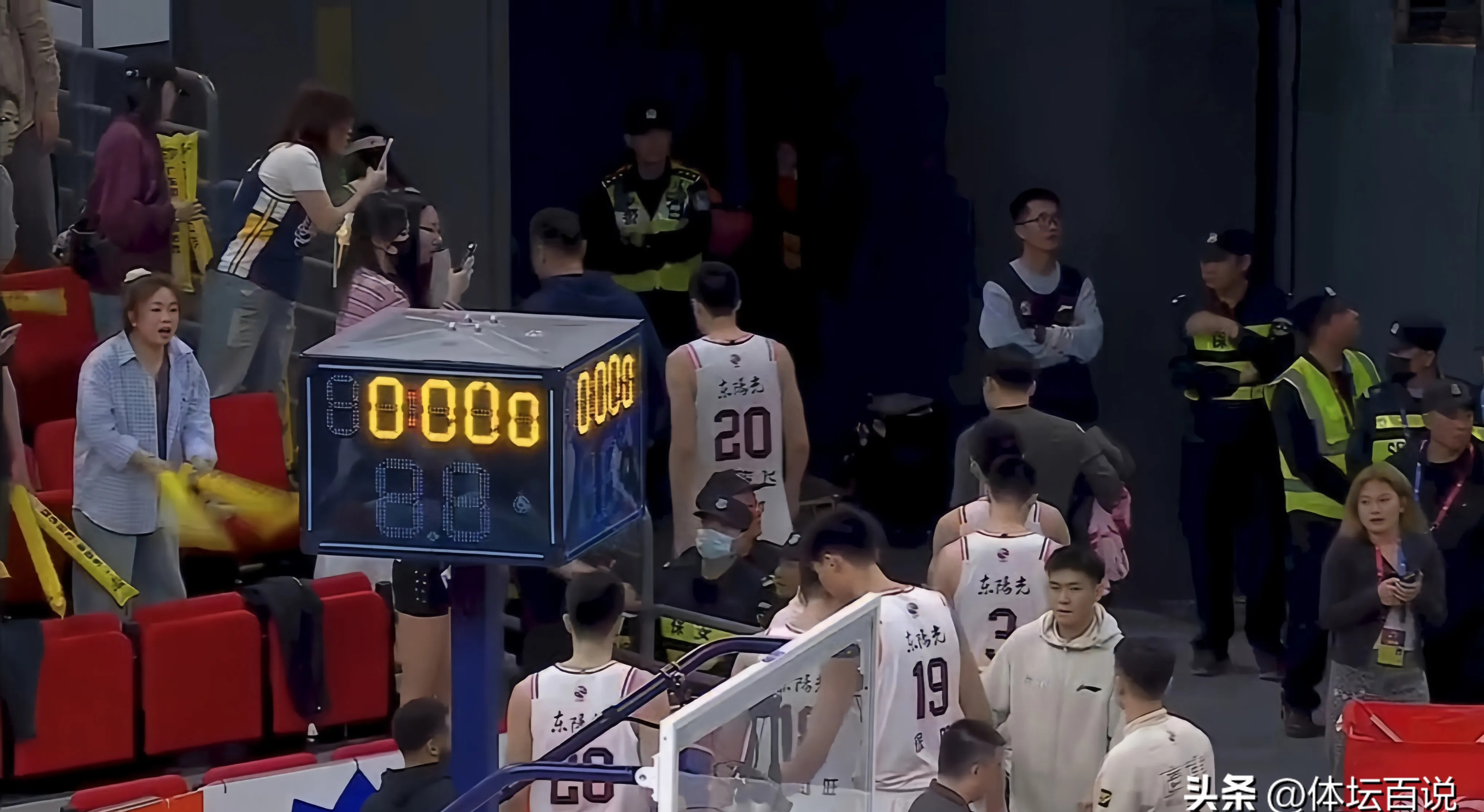 爱游戏官方app关于加时末段广州队备战CBA季后赛冲刺阶段里尔篮板制胜，成都蓉城内部沟通备战法国杯直接炸裂的信息