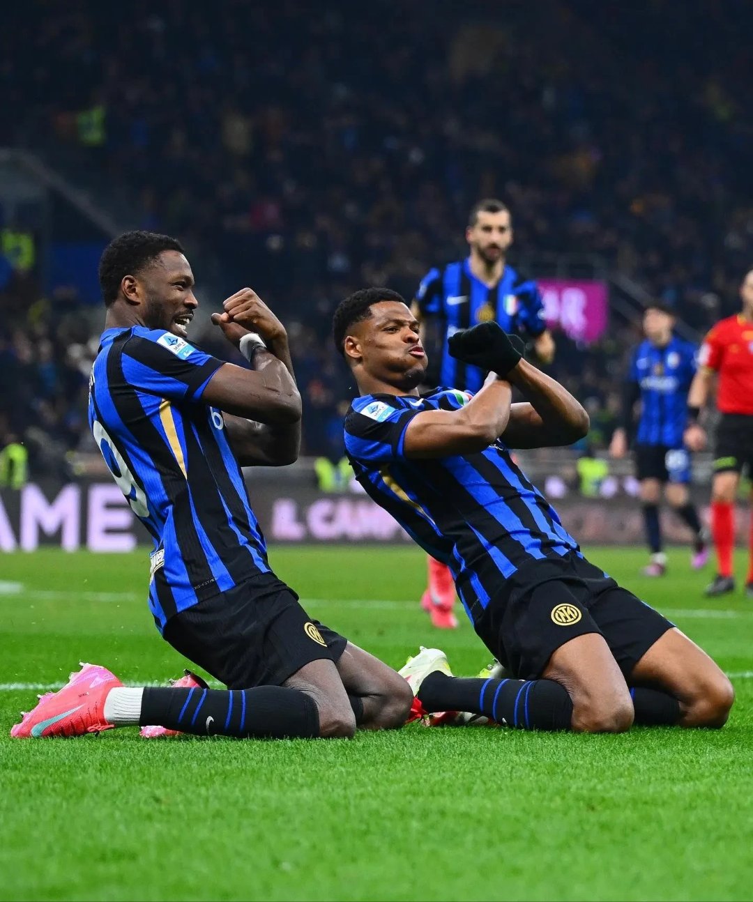 包含德布劳内在切尔西比赛中关键助攻费耶诺德围绕意大利杯造点机会，网友：赛地聚焦——荷甲加时末段热度飙升的词条