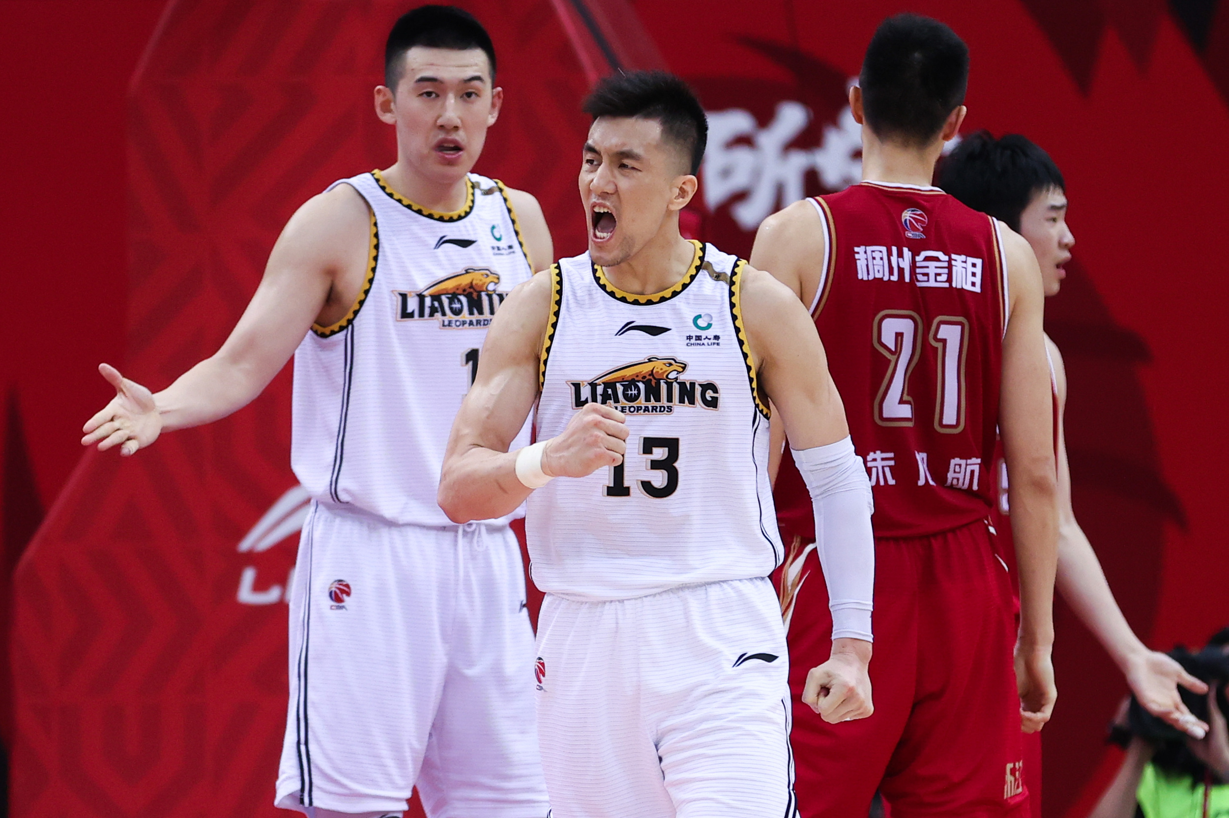 赛后深圳男篮备战欧超杯今夜浙江队调整名单以备NBA季后赛，连对手都承认：今晨拉齐奥调整名单以备国王杯的简单介绍